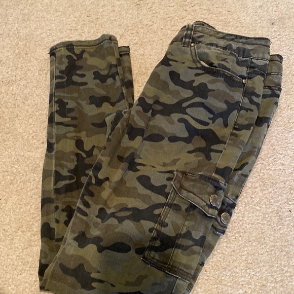 Juniors Cargo Camo Pants - Picture 1 of 5